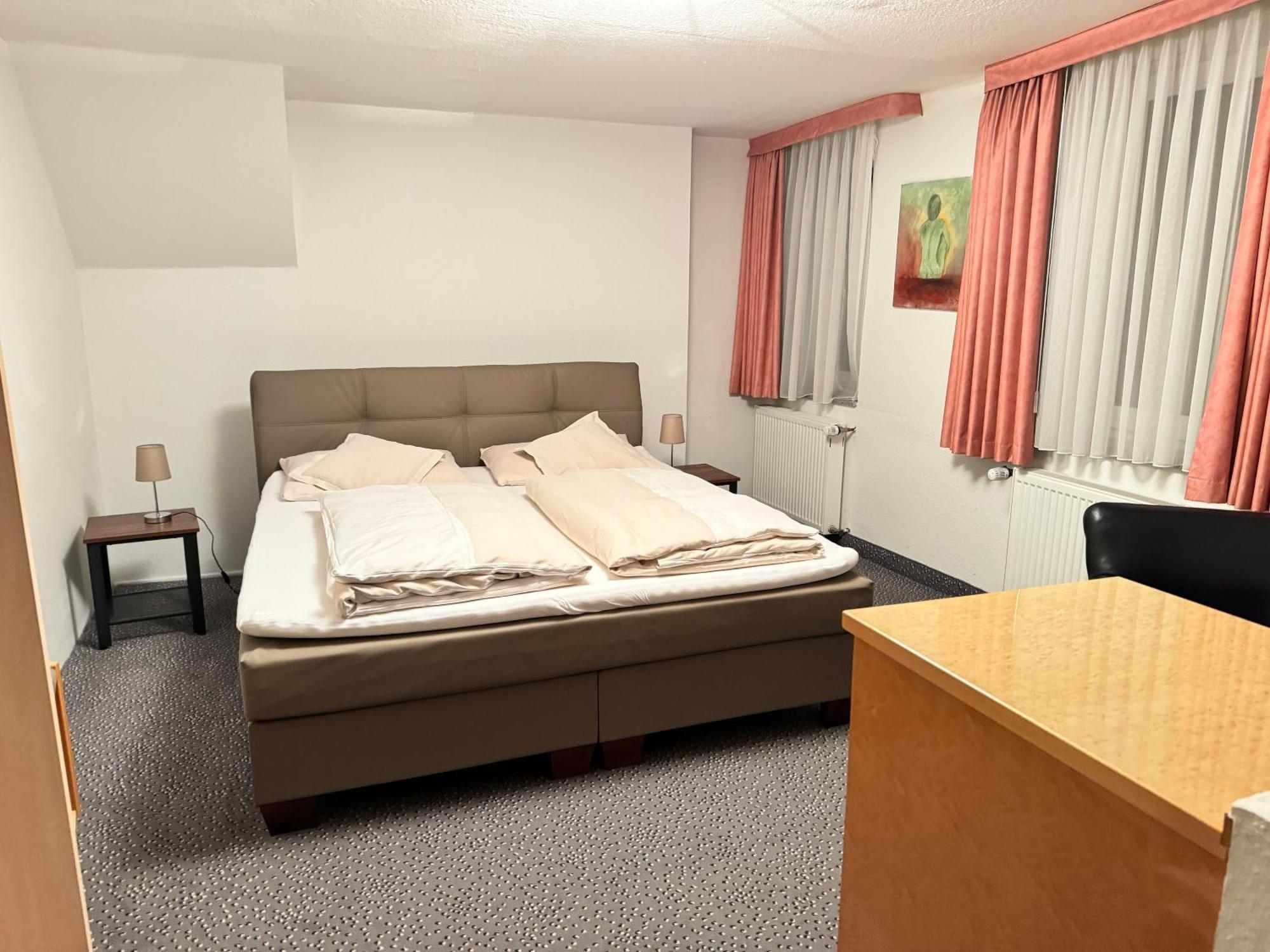 Hotel Und Restaurant Pinkenburg Wennigsen Bagian luar foto