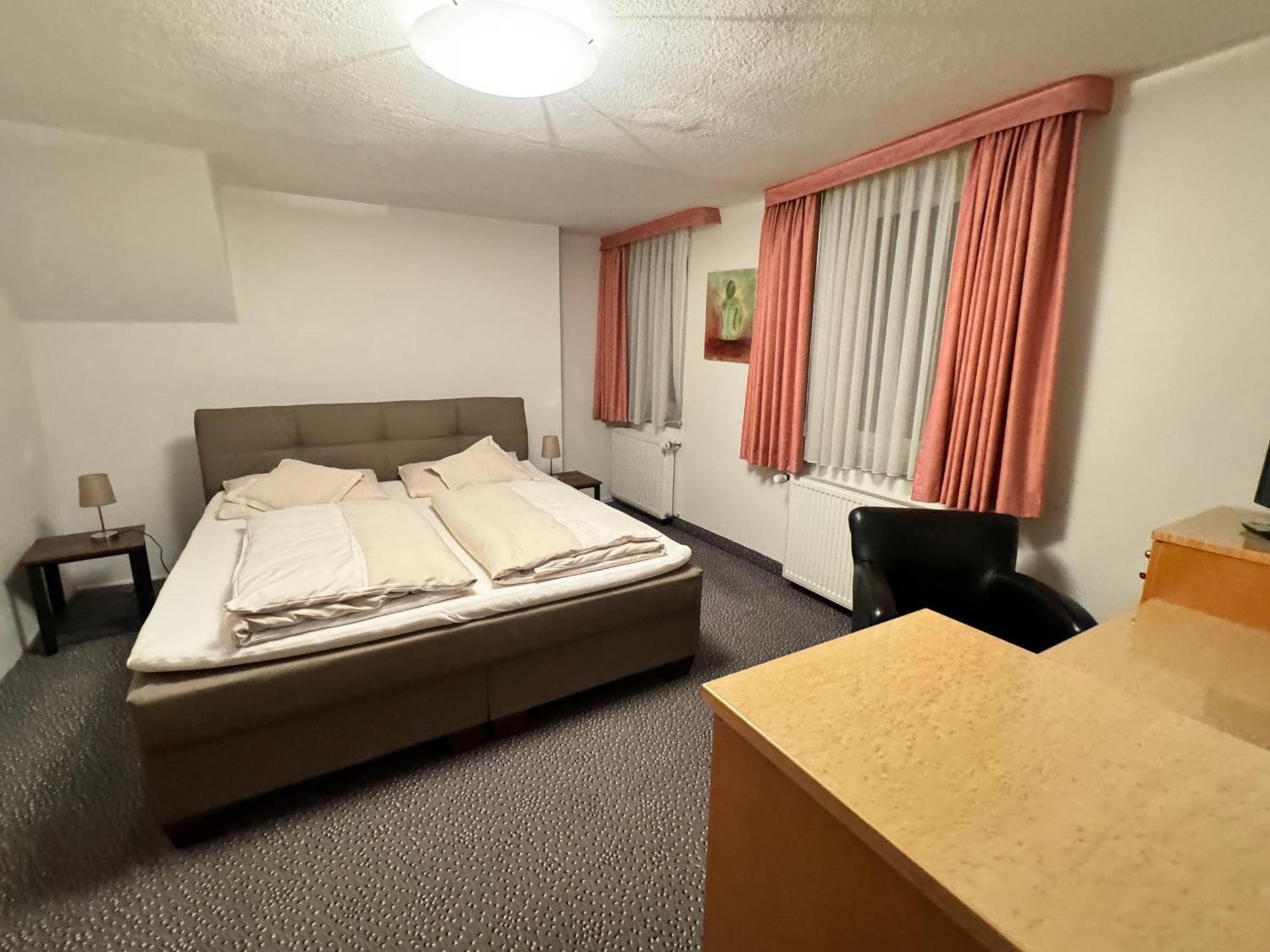 Hotel Und Restaurant Pinkenburg Wennigsen Bagian luar foto