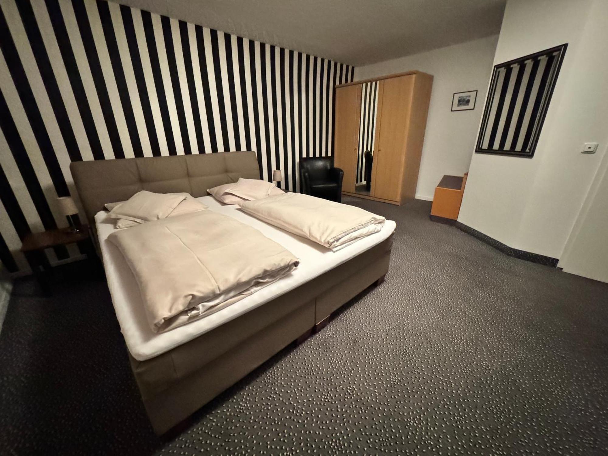 Hotel Und Restaurant Pinkenburg Wennigsen Bagian luar foto