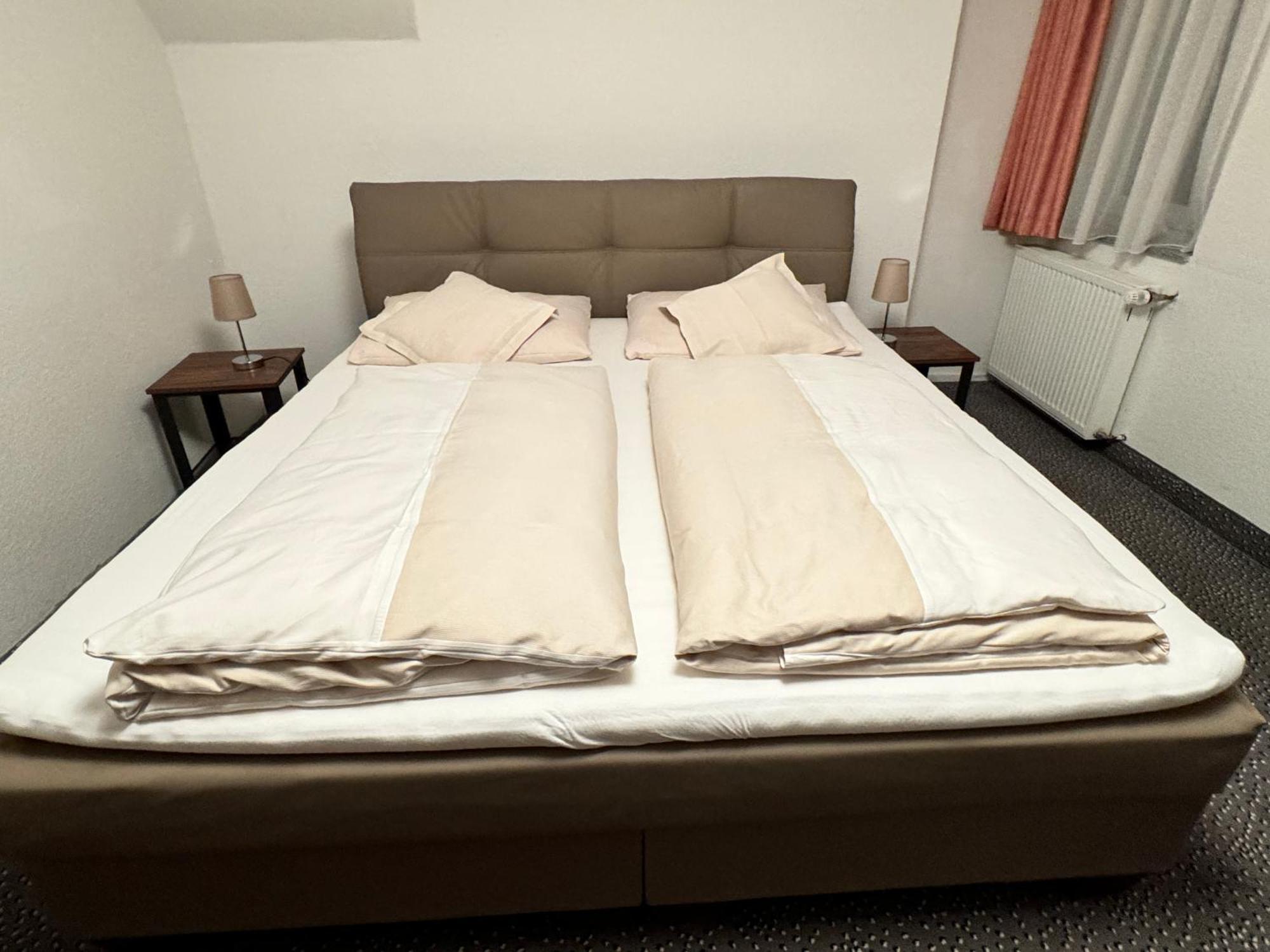 Hotel Und Restaurant Pinkenburg Wennigsen Bagian luar foto