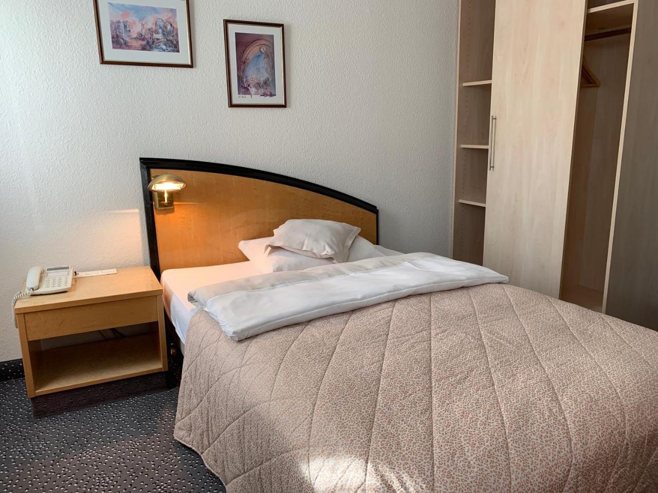 Hotel Und Restaurant Pinkenburg Wennigsen Bagian luar foto