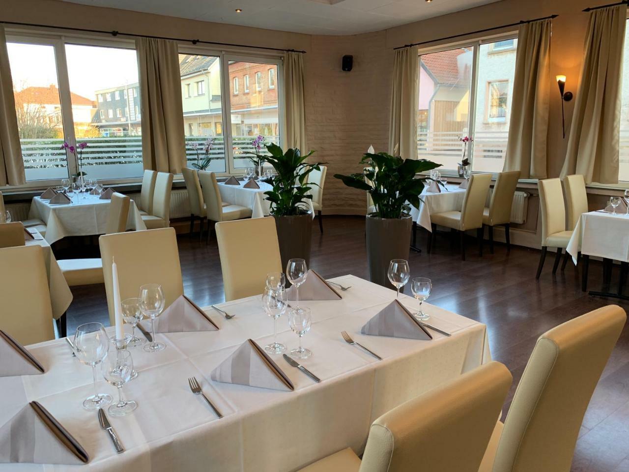 Hotel Und Restaurant Pinkenburg Wennigsen Bagian luar foto